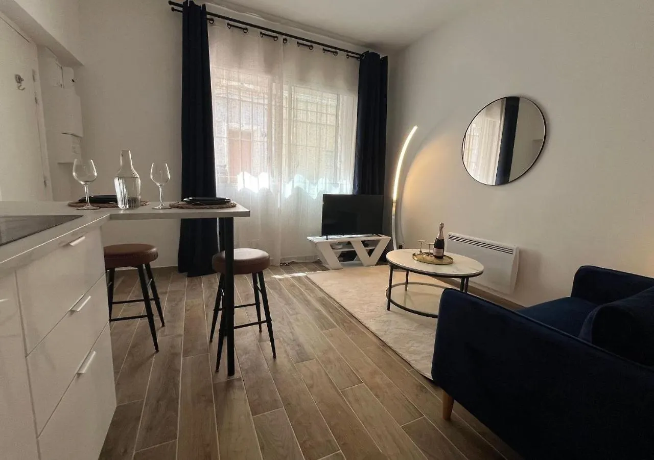 Suite Romantique Avec Balneo Marseille Apartment