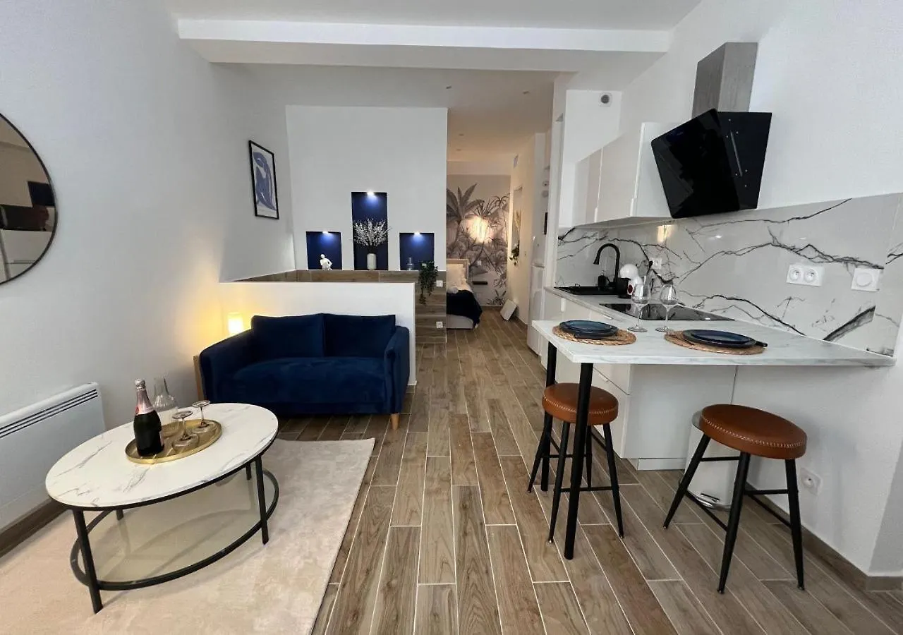 Suite Romantique Avec Balneo Marseille Apartment